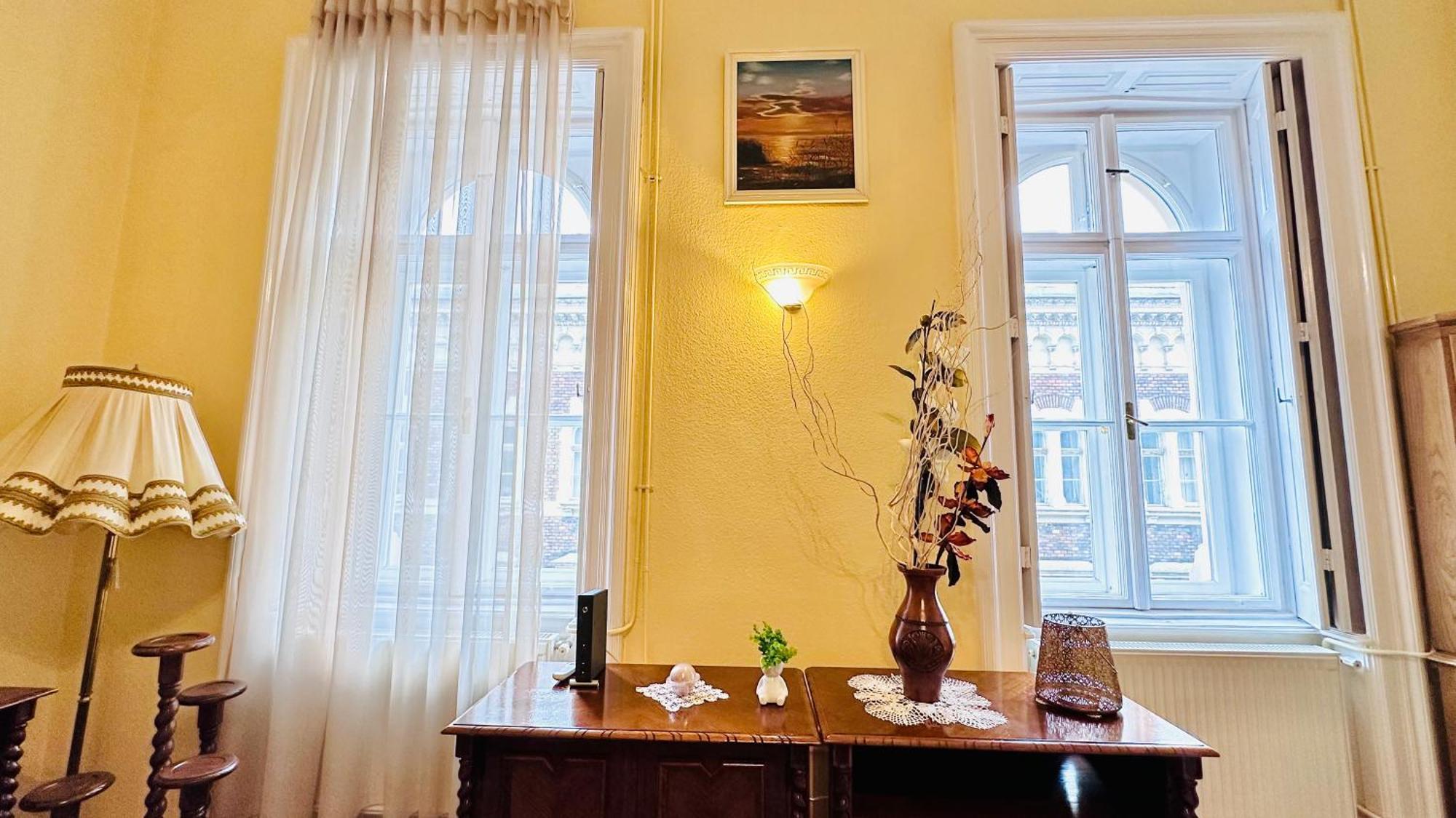 Jozsef 69 - 2brs, 5m To Newyork Cafe Apartament *